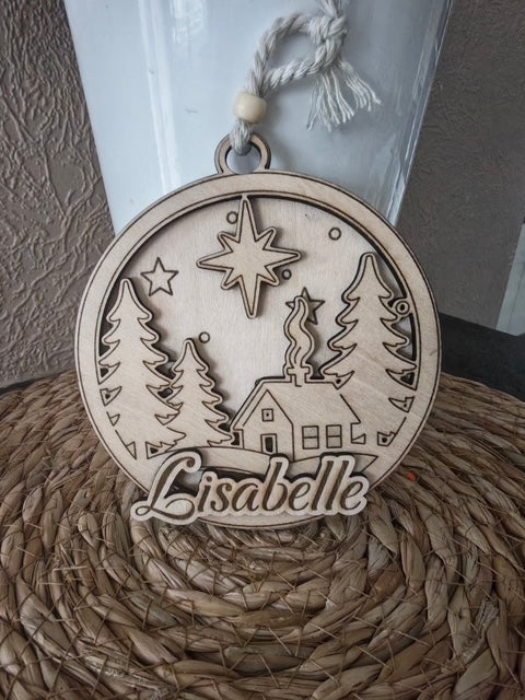 Boule de Noël en bois village personnalisée avec prénom, photo réelle