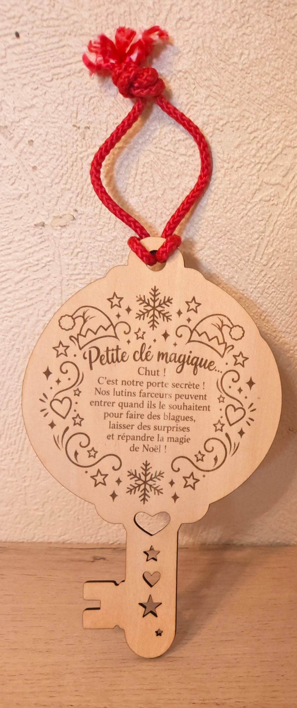 Clé Magique des lutins farceurs en bois – recto/verso – 16,5 x 10 cm