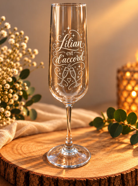 Flûte à champagne gravée Lilian est d'accord, photo réelle