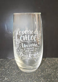 Grand verre à jus gravé Le verre de Chloé, photo réelle