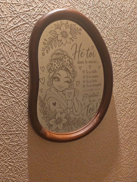 Miroir mural gravé Hé toi dans le miroir personnalisé prénom, cadre en pin brun foncé, photo réelle