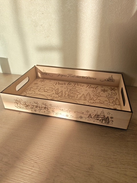 Plateau du Père Noël et de ses rennes en bois gravé personnalisé – 31 x 20 x 5,5 cm