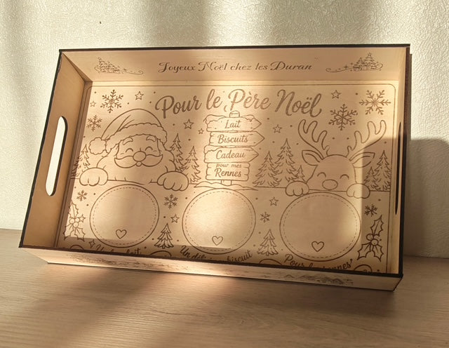 Plateau du Père Noël et de ses rennes en bois gravé personnalisé – 31 x 20 x 5,5 cm
