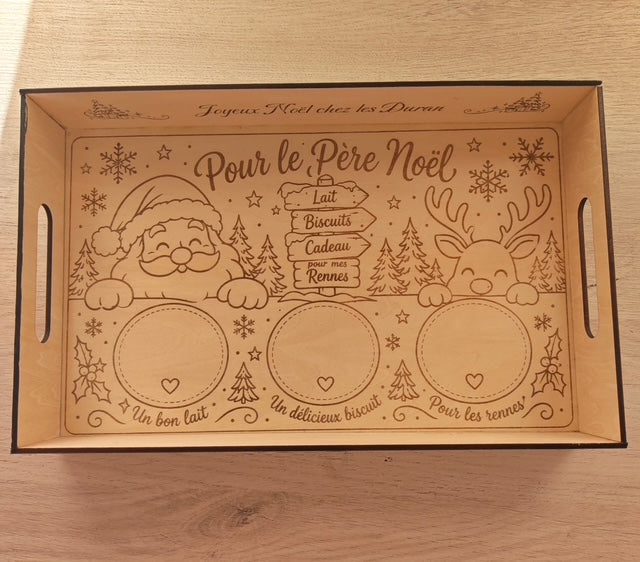 Plateau du Père Noël et de ses rennes en bois gravé personnalisé – 31 x 20 x 5,5 cm