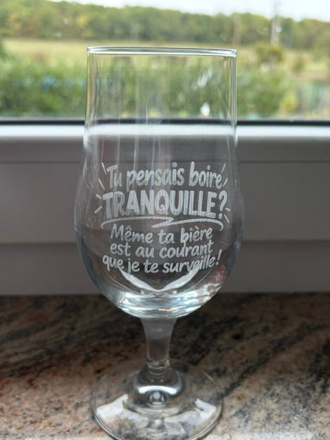 Verre à bière gravé avec message humoristique, photo réelle